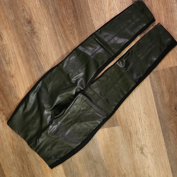 Ann Taylor Faux Leather leggings in black size 4 - Picture 2 of 10